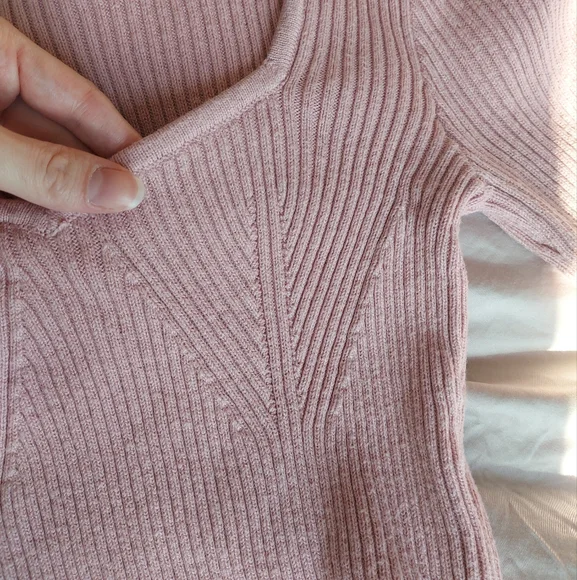 Super soft and cozy Hollister bustier style long sleeve pink crop top size small - Picture 3 of 5